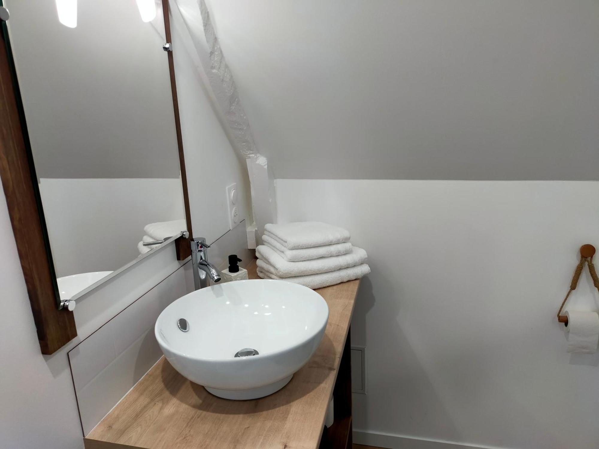Aux Portes Des Marais Apartment